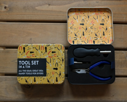 Gift in a tin Tool Set in a Tin - Image 2