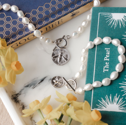 Claudia Bradby Honey bee pearl silver coin toggle bracelet - Image 7