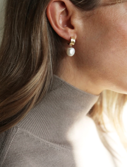 Tutti & Co Freshwater Pearl Earrings Gold - Image 2