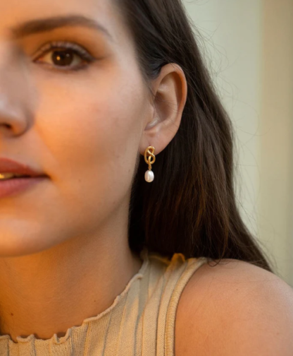 Claudia Bradby Medium Love Knot Pearl Drop Earring Gold