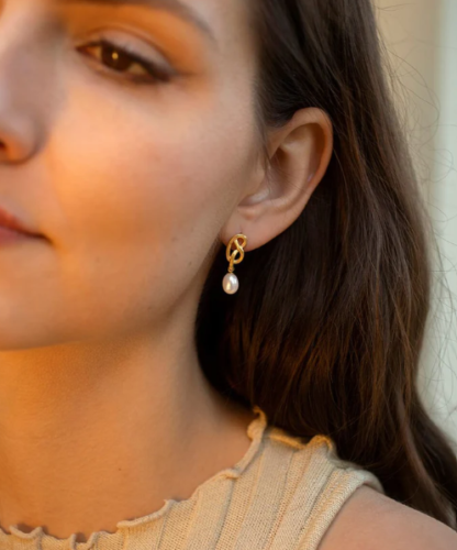 Claudia Bradby Medium Love Knot Pearl Drop Earring Gold - Image 3