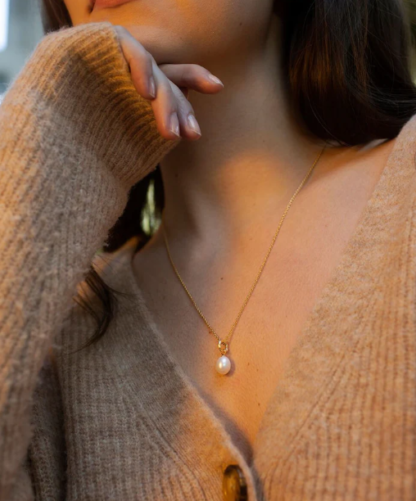 Claudia Bradby Unita Organic Pearl Pendant Necklace Gold - Image 3