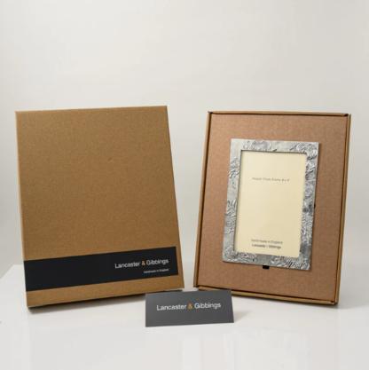 Lancaster & Gibbings Chrysanthemum Frame 6" x 4" - Image 6