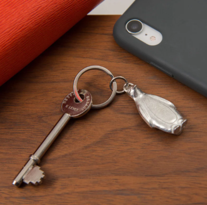 Lancaster & Gibbings Pewter Key Ring Penguin - Image 2