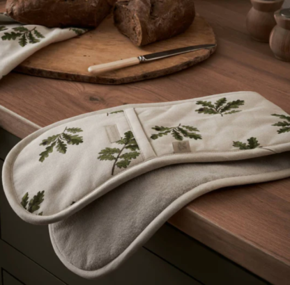 Sophie Allport Acorn & Oak Leaves Double Oven Glove - Image 2