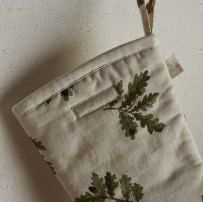 Sophie Allport Acorn & Oak Oven Mitt - Image 2