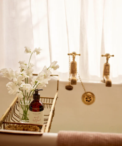 Plum and Ashby Neroli and Bergamot Hand and Body Wash - Image 2