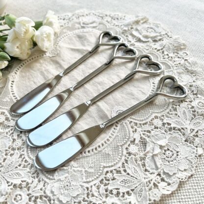 Selbrae House 4 Butter Knives LOVE HEARTS