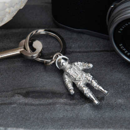 Lancaster & Gibbings Pewter Key Ring Astronaut - Image 2