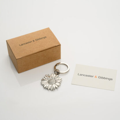 Lancaster & Gibbings Pewter Key Ring Daisy - Image 5