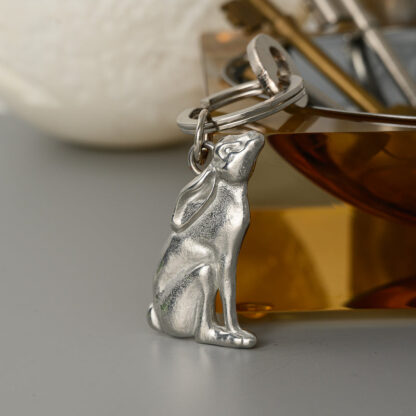 Lancaster & Gibbings Pewter Key Ring Moon Gazing Hare - Image 3