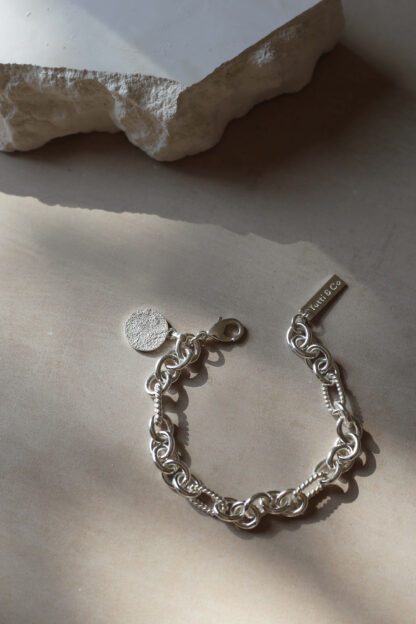 Tutti & Co Crest Bracelet Silver - Image 2