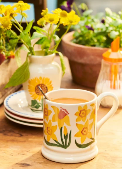 Emma Bridgewater Daffodil 1/2 Pint Mug - Image 2