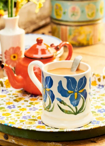 Emma Bridgewater Iris 1/2 Pint Mug - Image 2