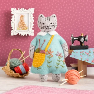 Corinne Lapierre Wool Mix Felt Craft Kit Mrs Cat Loves Knitting