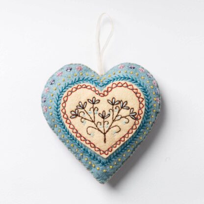 Corinne Lapierre Wool Mix Felt Craft Kit Embroidered Heart - Image 4