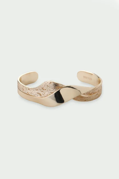 Tutti at Gifted Boston Spa - Bangle Gold - Wave