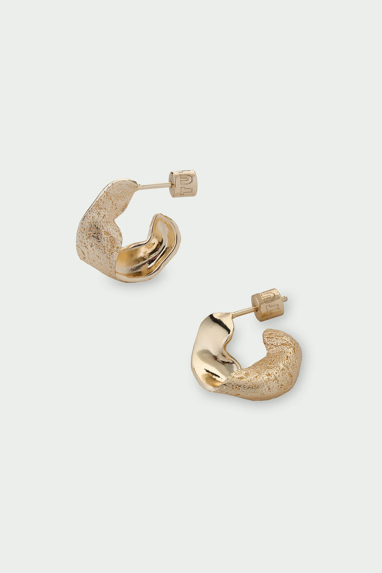 Tutti & Co Wave Earrings Gold - Image 4
