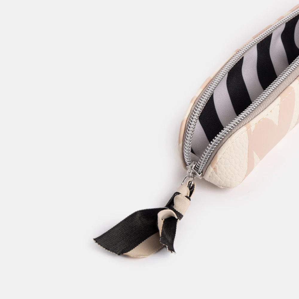 Caroline Gardner Pink Checkmate Hearts Pencil Case - Image 4