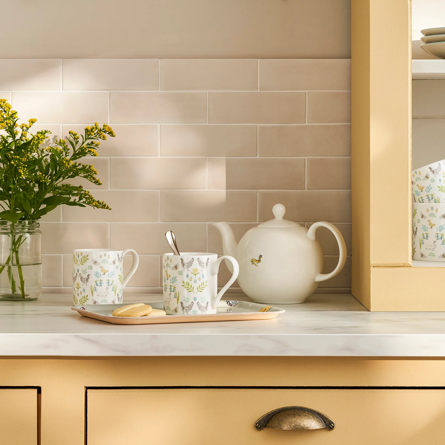 Sophie Allport Spring Chickens Mug - Image 2