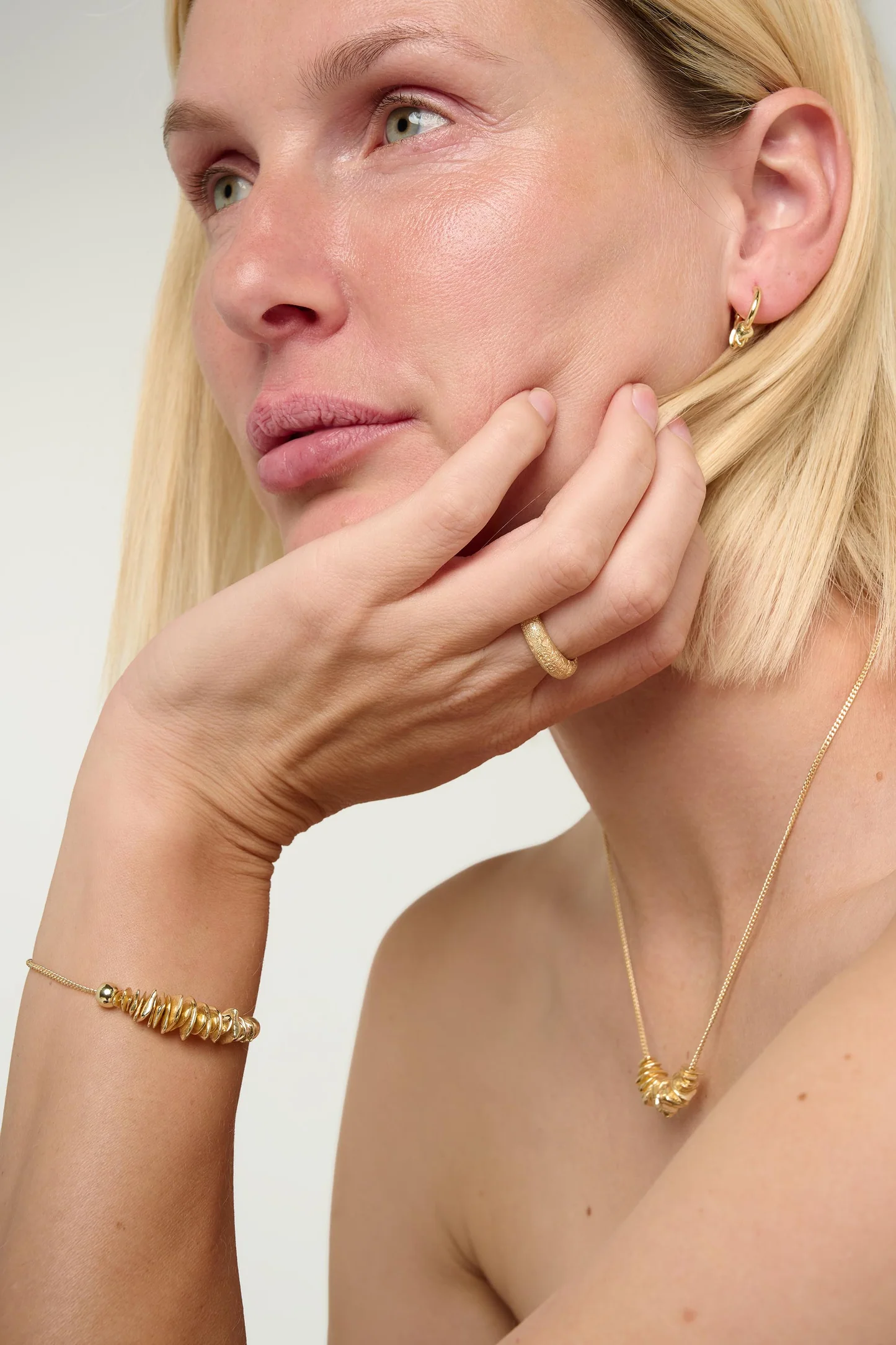 Tutti & Cairn Earrings Gold - Image 6