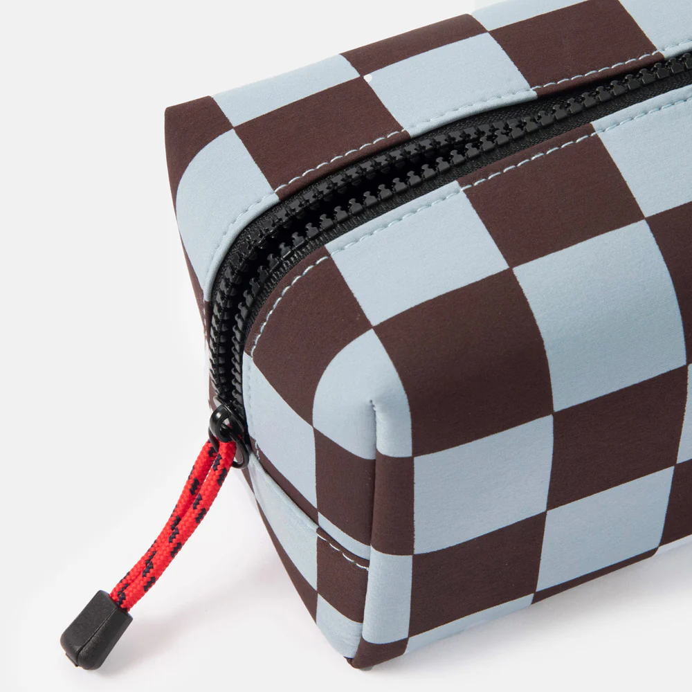 Caroline Gardner Wine Blue Check Grooming Bag - Image 4