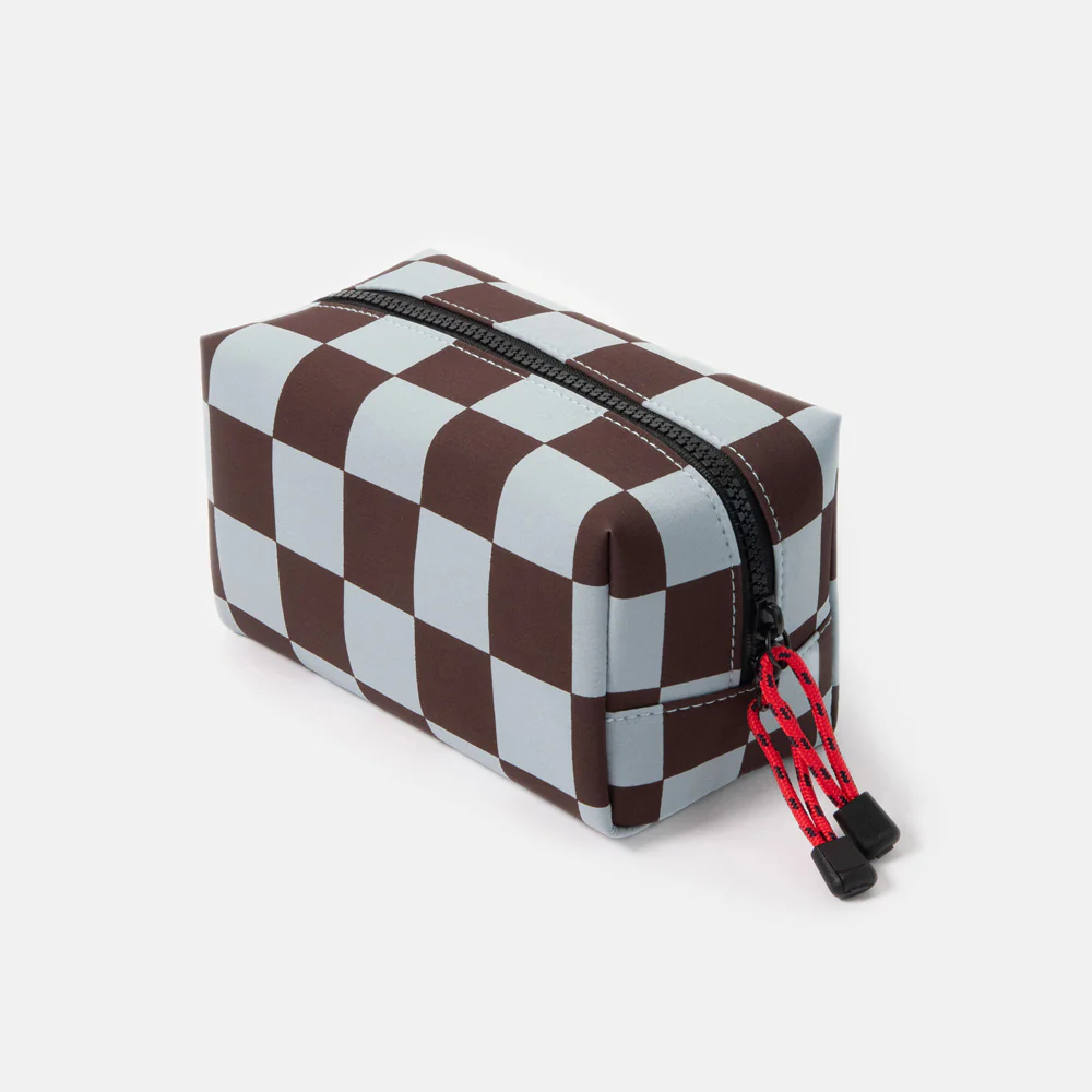 Caroline Gardner Wine Blue Check Grooming Bag - Image 7