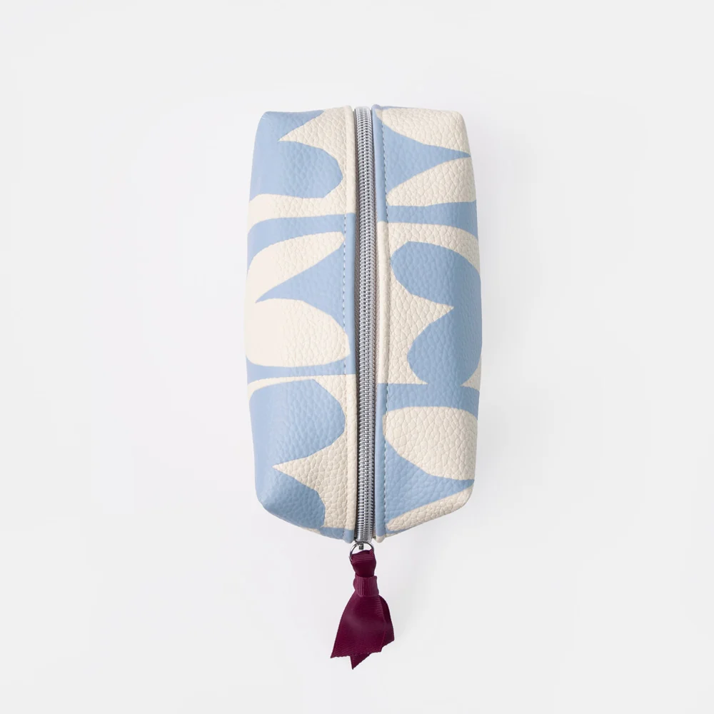 Caroline Gardner Blue Checkmate Hearts Cube Cosmetic Bag - Image 4