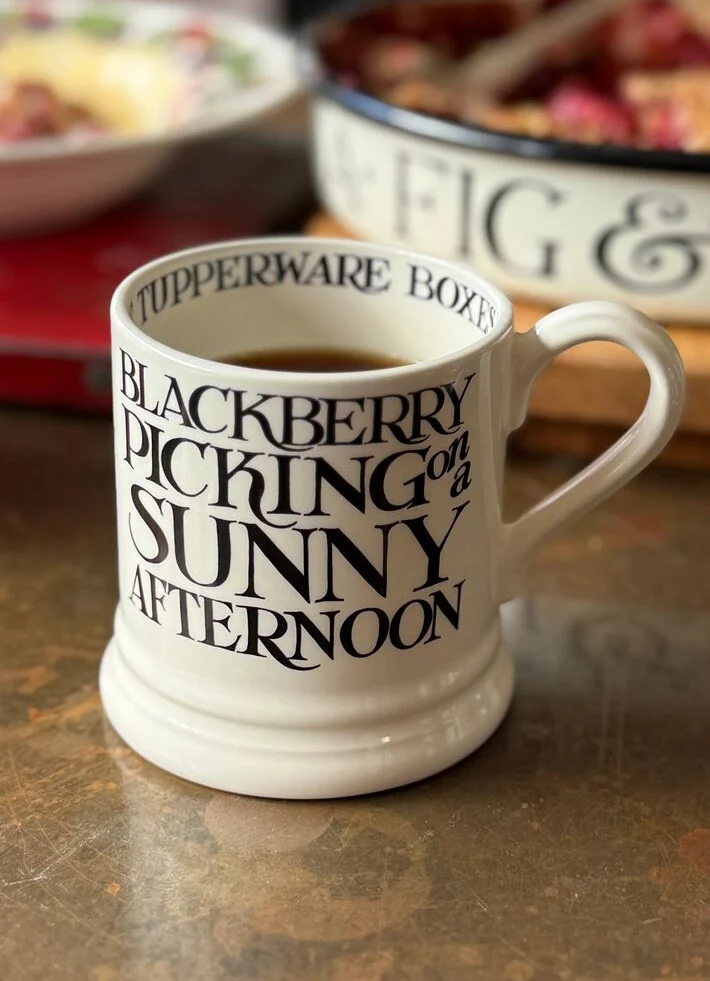 Emma Bridgewater Black Toast Blackberry 1/2 Pint Mug - Image 2