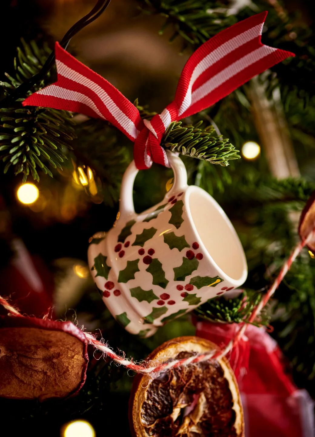 Emma Bridgewater at Gifted Boston Spa - Scattered Holly Tiny Mug
